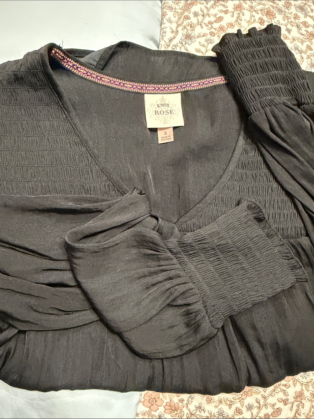 Knox Rose Black Long Sleeve V-Neck Top with Smocked Cuffs